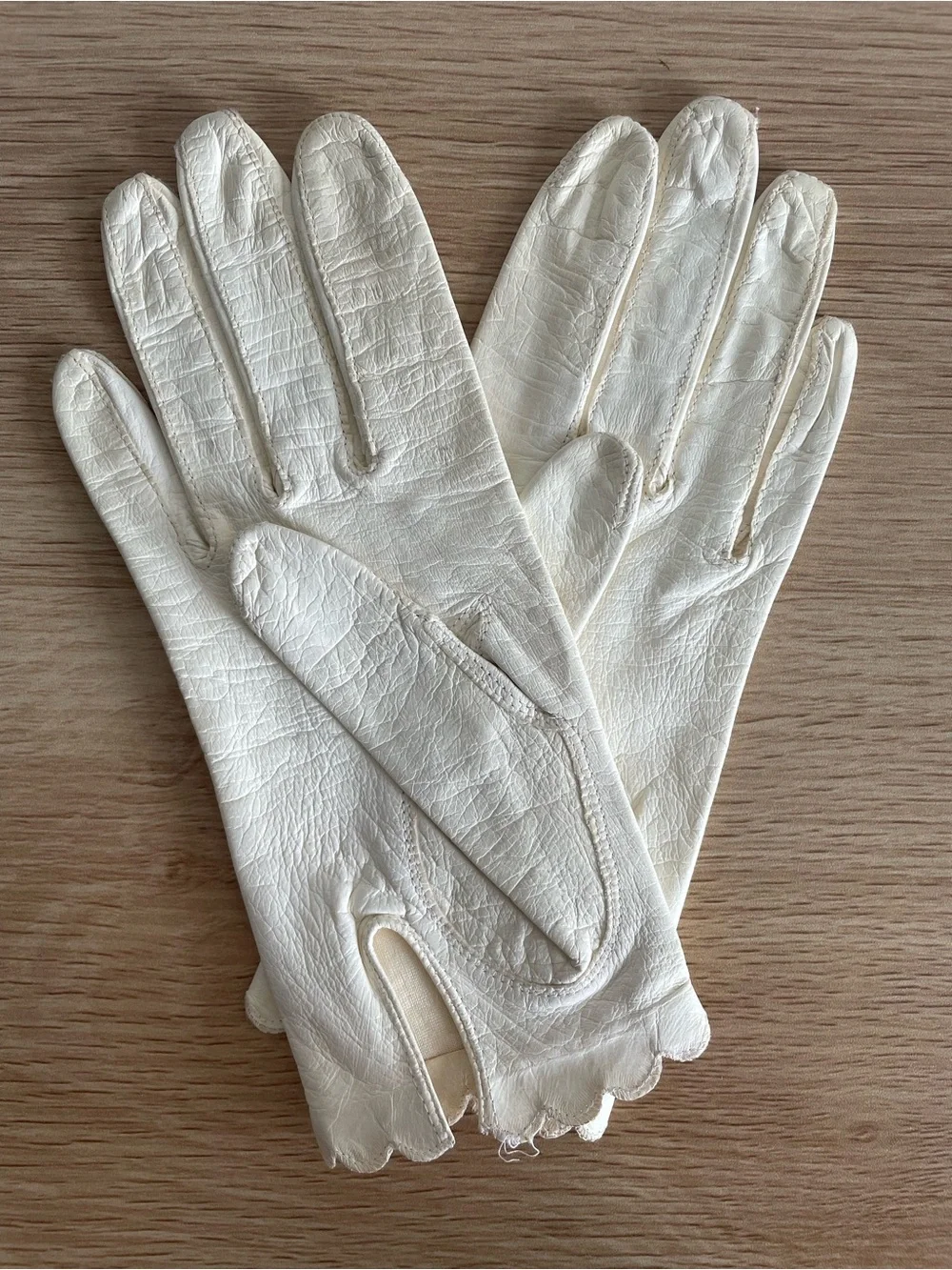 Vintage leather gloves silk lined 60s Sanger Harris cream bridal scalloped